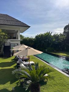 Grand Villa Puri Padi - prime Canggu beach location, 25x5 infinity Pool!