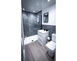 Strudel House - SJA Stays - Modern 1 Bed Apartment