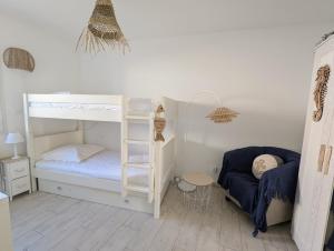 Maison neuve de plain-pied avec extérieur