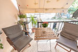 Home 7 Minutes Away From Stavros Niarhos