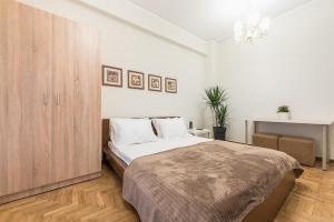 Home 7 Minutes Away From Stavros Niarhos