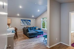 Penguin Ridge Perch + Girdwood Vibes