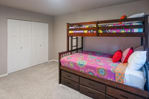 Penguin Ridge Perch + Girdwood Vibes