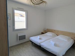 Maison neuve de plain-pied avec extérieur