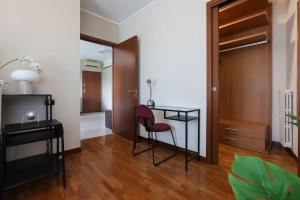 Luminoso Appartamento con Ampio Terrazzo a 10 minuti dalla Metro