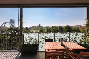 Luminoso Appartamento con Ampio Terrazzo a 10 minuti dalla Metro