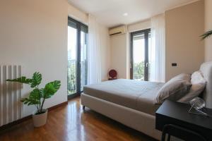 Luminoso Appartamento con Ampio Terrazzo a 10 minuti dalla Metro