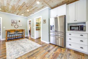 Less Than 1 Mi to Houlton Riverfront Park Home with Yard!