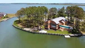 Sunrise Shore - Waterfront with private pool & hot tub! - Deep Hole