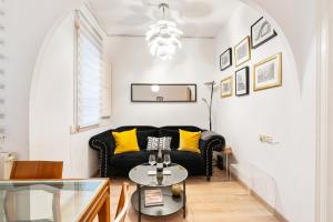 Whisper-Quiet 2BR Near Sagrada