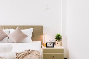 Entire 6BRs house in Saigon Centre by Gon De Home