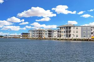 Sunset Bay Villa 212 - Pet friendly & waterfront view!