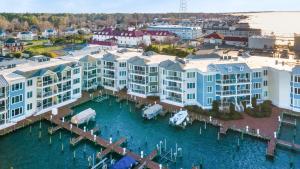 Sunset Bay Villa 221 - Waterfront, Pool, Gym!