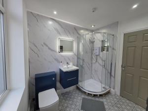 18 Anfield 5 min walk Sleeps 7 4BR 5Bed 3Bathrms