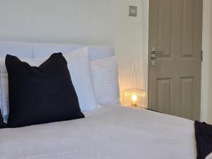 18 Anfield 5 min walk Sleeps 7 4BR 5Bed 3Bathrms