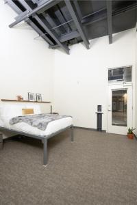 Brewery District EL15 - Just 3 Blocks to Fiserv with Gym and Parking
