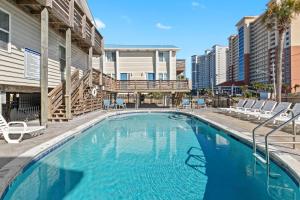 Spacious 2BR Condo with Pool Across from the Beach