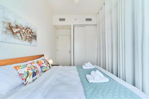 Bright & Trendy 2BR in Collective, Dubai Hills