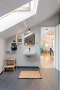 Loft to Be You-your Mountain-View Sky Home - 1 bedroom