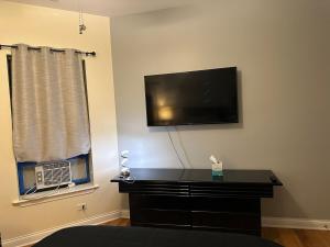 Entire Apt in Heart of Chicago