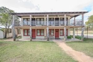 Medina River Oaks Courts - 克尔维尔