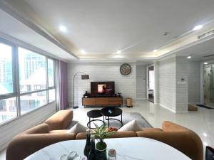 Bustling stay in the center of JapanTown7elevenpub