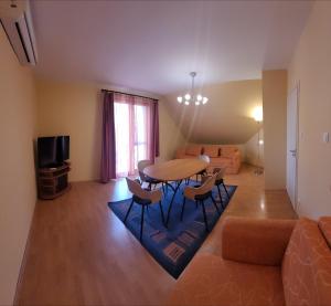 Frank Apartmanház