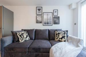 Stylish Luxe Apartment in Crayford