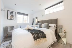 Stylish Luxe Apartment in Crayford