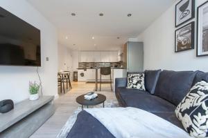 Stylish Luxe Apartment in Crayford