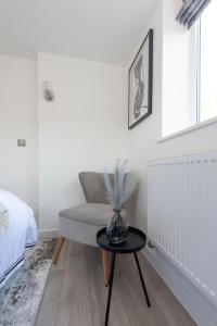 Stylish Luxe Apartment in Crayford