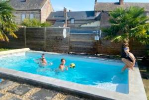 Maisons de vacances Gite Les Eaux du Moulin piscine chauffee et jacuzzi : photos des chambres
