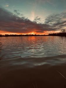 Tente avec jacuzzi vue lac 1