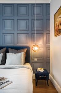 Landmark Luxe 2BR Apt with Parking