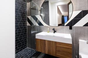 Large Modern Loft in Central Location