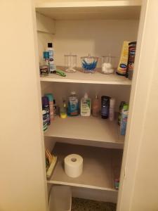 WHOLE HOME Cheerful Quiet 2 bedroom home 20 minutes from beaches