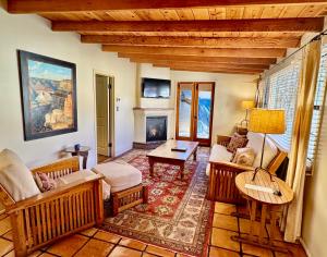 Two-Bedroom Bungalow room in Blue Iguana Inn