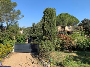 Villas Villa with large spacious apartment, Privatized with big garden and swimming pool : photos des chambres