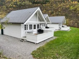 Cabin in Kinsarvik with Sea View - Grimo