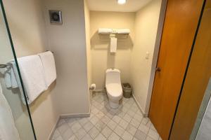 Comfort with ocean view & beach access!