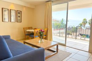 Comfort with ocean view & beach access!