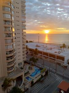 Apto Pitangueiras Pé na Areia e Vista do Mar