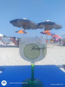 Apto Pitangueiras Pé na Areia e Vista do Mar