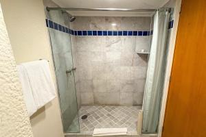 Amazing Ocean View! Access to the pool & the beach