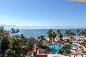 Amazing Ocean View! Access to the pool & the beach