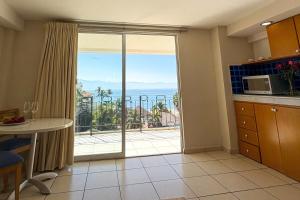 Ocean view & direct beach access!