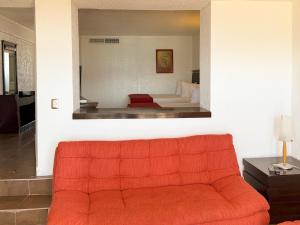 Prime beachfront flat & balcony!