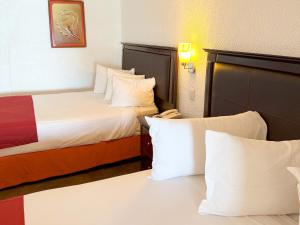 Prime beachfront flat & balcony!