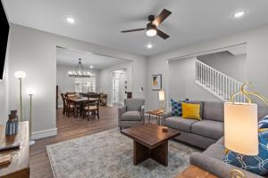 3323 Uptown Elegant Escape