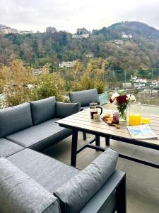 Harbour Tide, Inviting 3 BR Apt, Large Terrace and Sea View, Parking